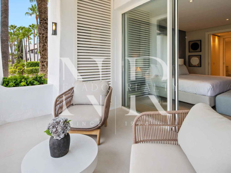 Apartment for sale in Marina Puente Romano, beachfront