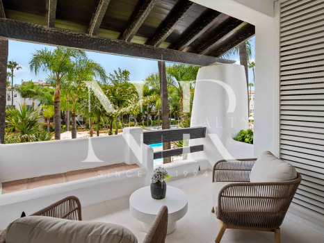 Apartment for sale in Marina Puente Romano, beachfront