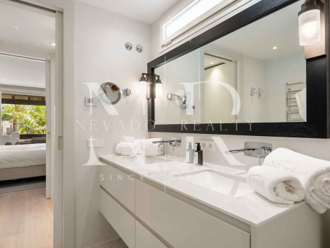 Apartment for sale in Marina Puente Romano, beachfront
