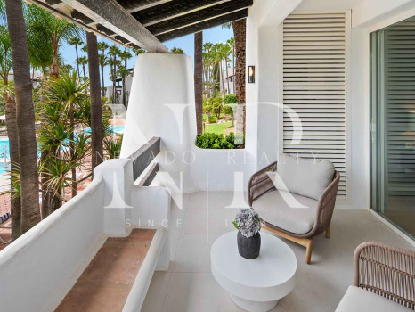 Apartment for sale in Marina Puente Romano, beachfront