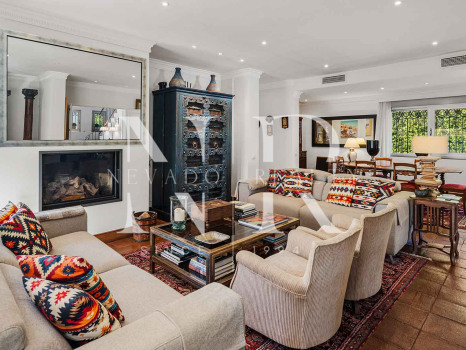 Villa for sale in Los Monteros Playa, with sea views