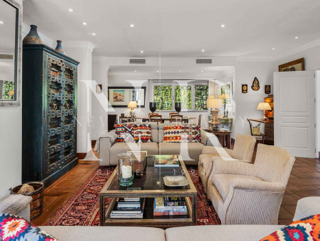 Villa for sale in Los Monteros Playa, with sea views