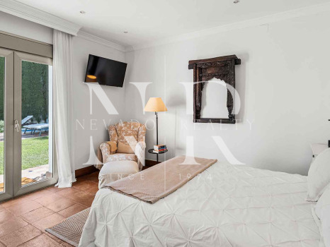 Villa for sale in Los Monteros Playa, with sea views