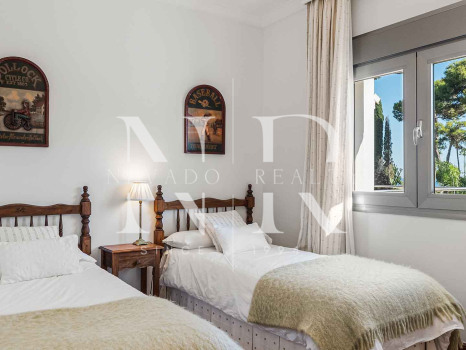 Villa for sale in Los Monteros Playa, with sea views