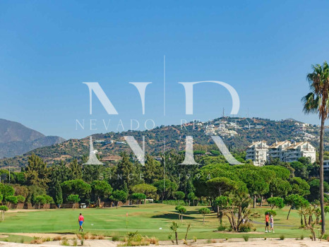 Villa for sale in Los Monteros Playa, with sea views
