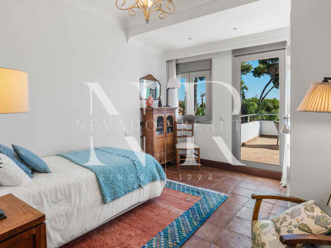 Villa for sale in Los Monteros Playa, with sea views