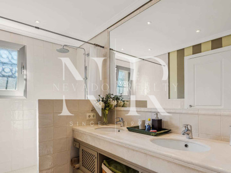 Villa for sale in Los Monteros Playa, with sea views