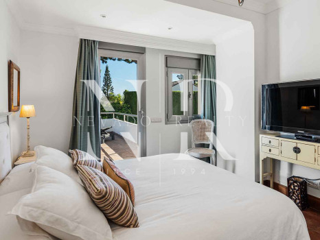 Villa for sale in Los Monteros Playa, with sea views