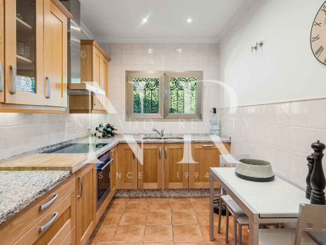 Villa for sale in Los Monteros Playa, with sea views
