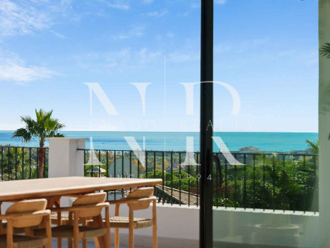 Villa for sale in Nueva Andalucía with sea views