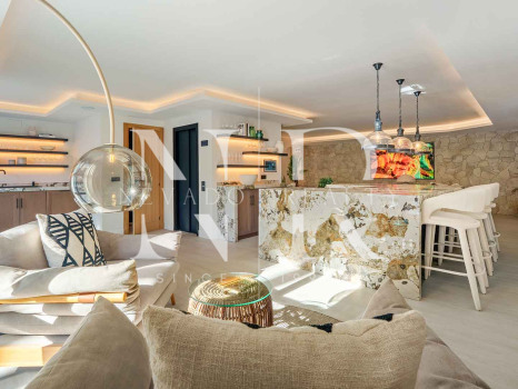 Villa for sale in Nueva Andalucía with sea views