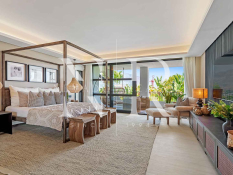 Villa for sale in Nueva Andalucía with sea views