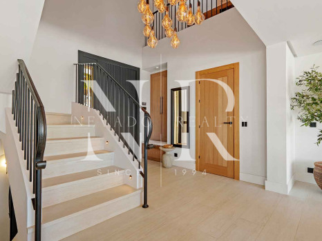 Villa for sale in Nueva Andalucía with sea views