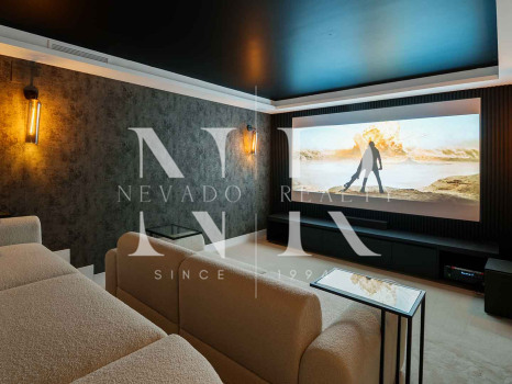 Villa for sale in Nueva Andalucía with sea views
