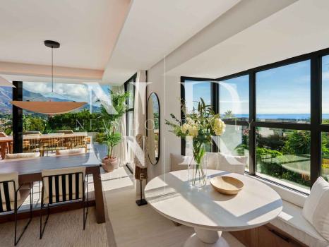 Villa for sale in Nueva Andalucía with sea views