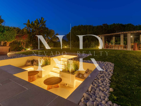 Villa for sale in Nueva Andalucía with sea views