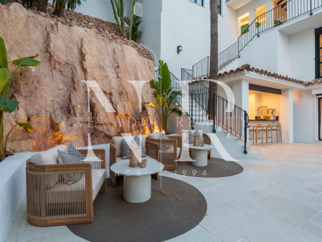 Villa for sale in Nueva Andalucía with sea views