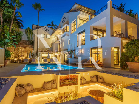 Villa for sale in Nueva Andalucía with sea views
