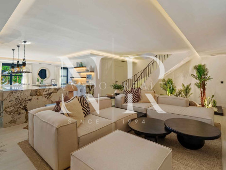 Villa for sale in Nueva Andalucía with sea views