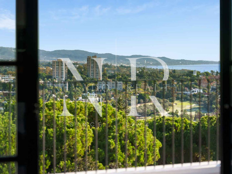 Villa for sale in Nueva Andalucía with sea views