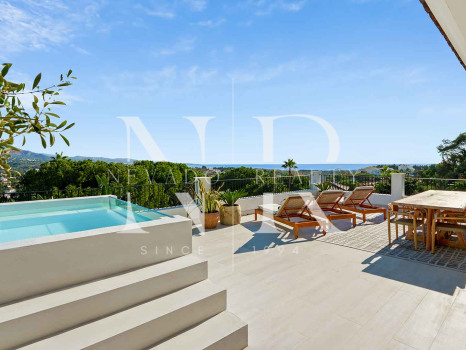 Villa for sale in Nueva Andalucía with sea views