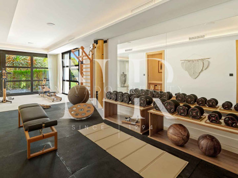 Villa for sale in Nueva Andalucía with sea views