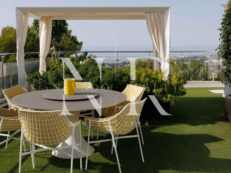 Semi-detached villa for sale in Meisho Hills, Marbella with sea views