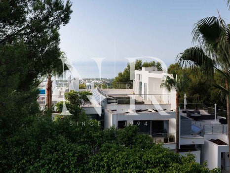 Semi-detached villa for sale in Meisho Hills, Marbella with sea views