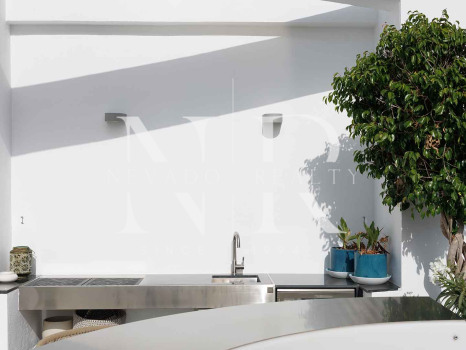 Semi-detached villa for sale in Meisho Hills, Marbella with sea views