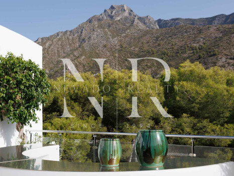 Semi-detached villa for sale in Meisho Hills, Marbella with sea views