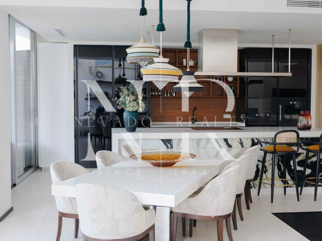 Semi-detached villa for sale in Meisho Hills, Marbella with sea views