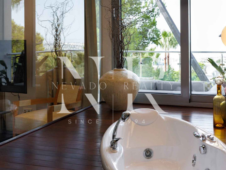 Semi-detached villa for sale in Meisho Hills, Marbella with sea views