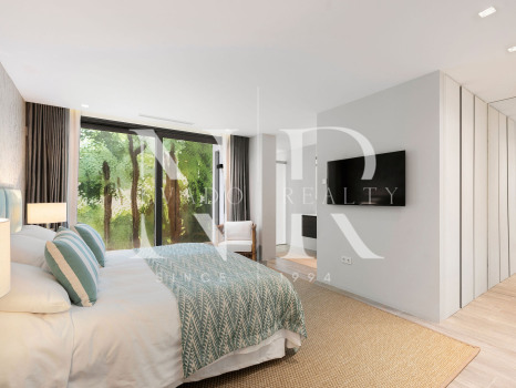 Villa en venta en Nagüeles, Marbella, con vistas panorámicas al mar y a las montañas
