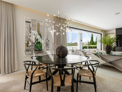 Villa en venta en Nagüeles, Marbella, con vistas panorámicas al mar y a las montañas