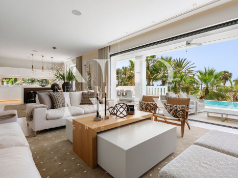 Villa en venta en Nagüeles, Marbella, con vistas panorámicas al mar y a las montañas