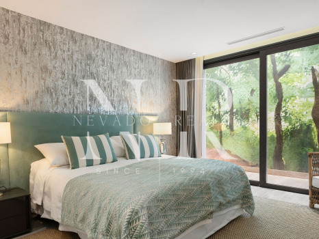 Villa en venta en Nagüeles, Marbella, con vistas panorámicas al mar y a las montañas