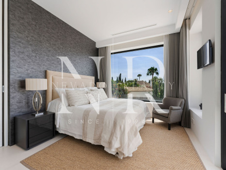 Villa en venta en Nagüeles, Marbella, con vistas panorámicas al mar y a las montañas