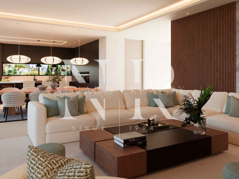 Villa en venta en construcción en Los Monteros Playa