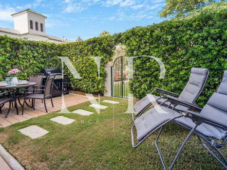 Townhouse for sale in Marbellamar, frontline beach with sea views