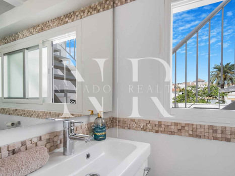 Townhouse for sale in Marbellamar, frontline beach with sea views