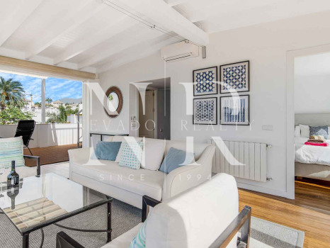 Townhouse for sale in Marbellamar, frontline beach with sea views