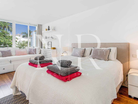 Townhouse for sale in Marbellamar, frontline beach with sea views