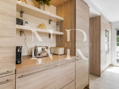 Townhouse for sale in Marbellamar, frontline beach with sea views