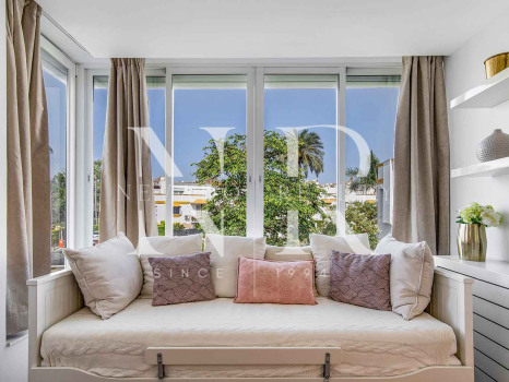 Townhouse for sale in Marbellamar, frontline beach with sea views