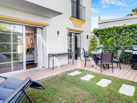 Townhouse for sale in Marbellamar, frontline beach with sea views