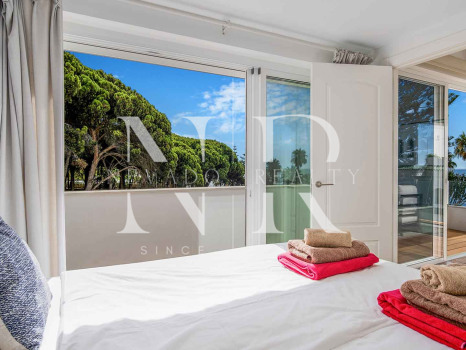 Townhouse for sale in Marbellamar, frontline beach with sea views