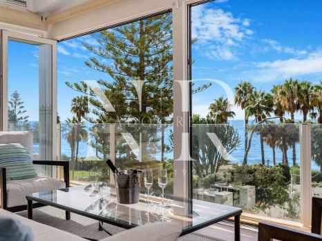 Townhouse for sale in Marbellamar, frontline beach with sea views