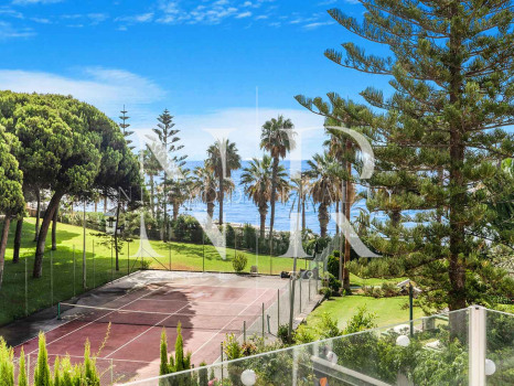 Townhouse for sale in Marbellamar, frontline beach with sea views
