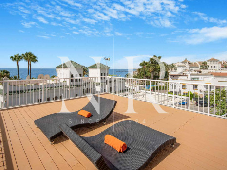 Townhouse for sale in Marbellamar, frontline beach with sea views