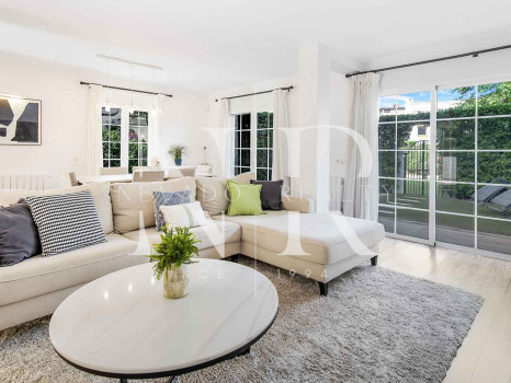 Townhouse for sale in Marbellamar, frontline beach with sea views